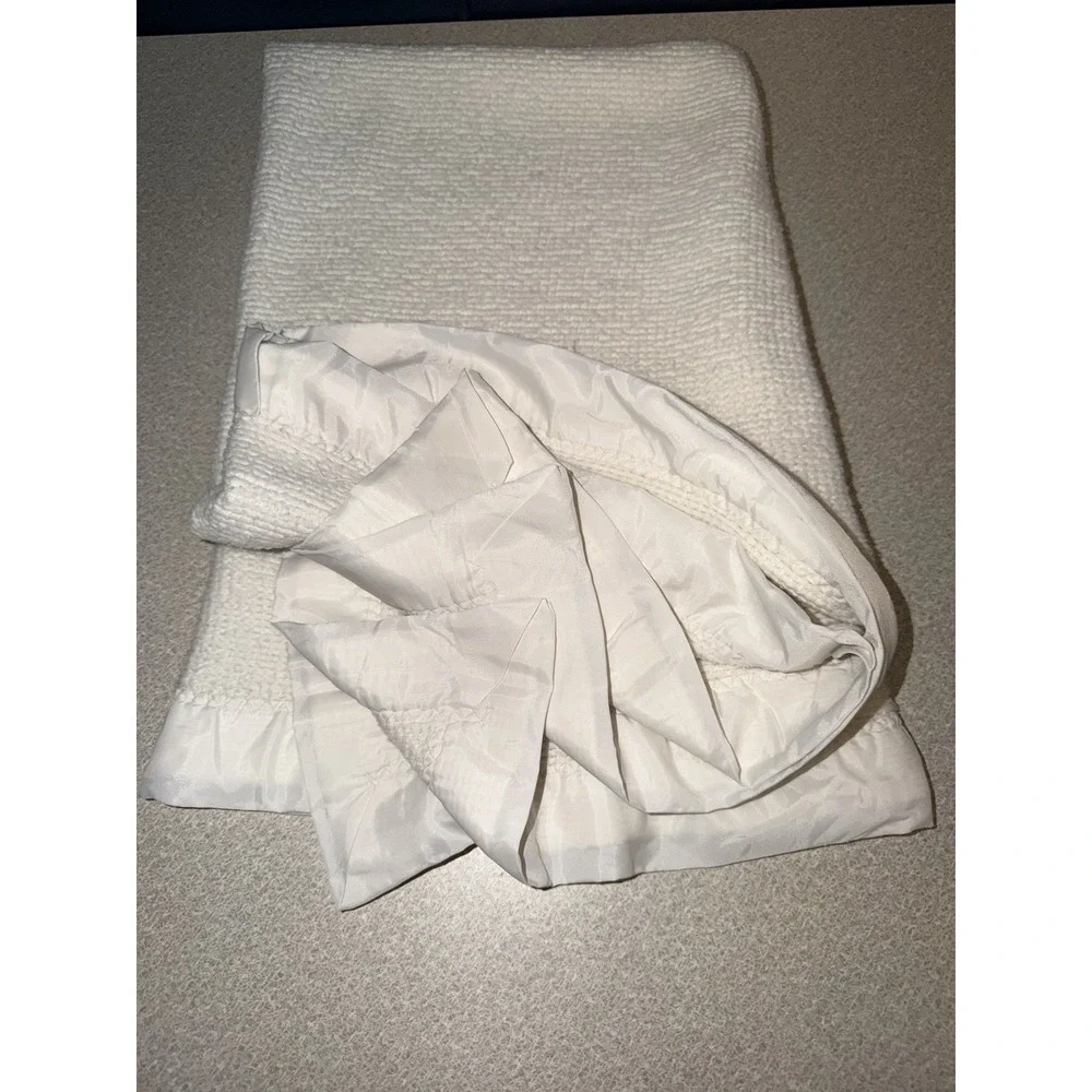 Vtg White Acrylic Thermal Waffle Weave Baby Blanket Satin Nylon Trim  36